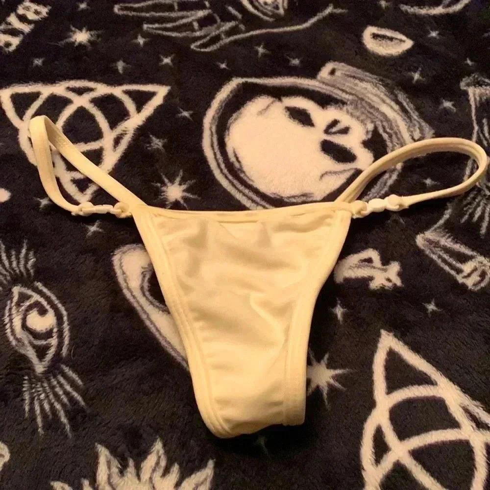 🤑 5 for $25 💚White snap thong